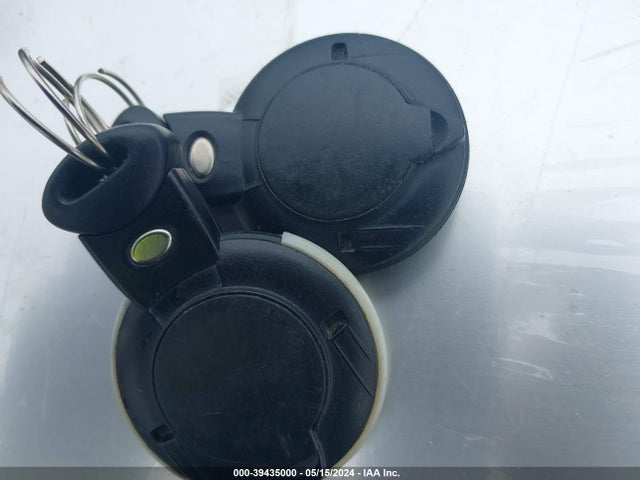 2010 MINI COOPER WMWMF3C56ATU77778 Photo 10