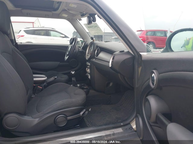 2010 MINI COOPER WMWMF3C56ATU77778 Photo 4