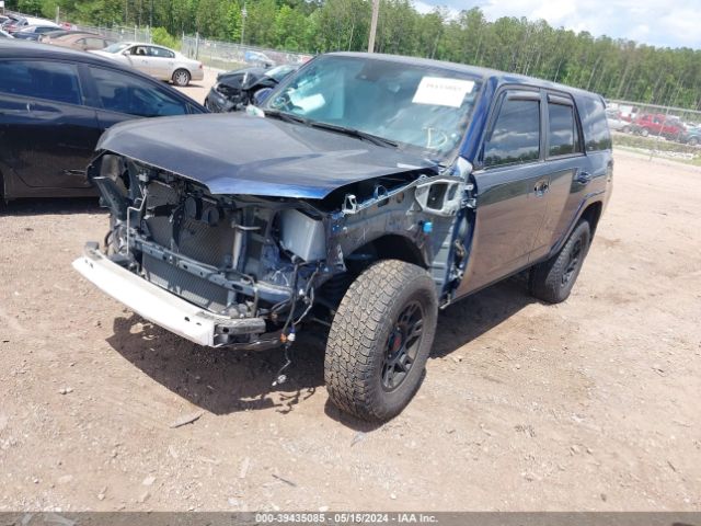 2020 TOYOTA 4RUNNER JTEBU5JR4L5801735 Photo 1