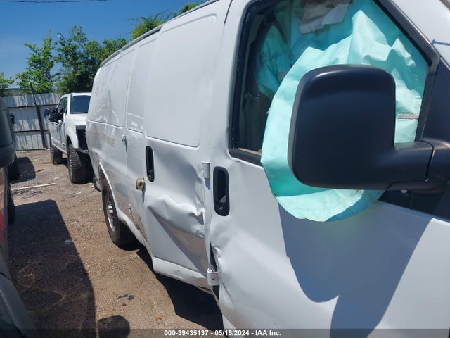 Chevrolet Express 2500 Work Van 2019 1GCWGBFG8K1366324 Image 17