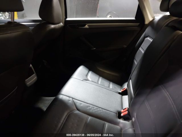 1VWDT7A30HC077792 Volkswagen Passat 1.8t R-line