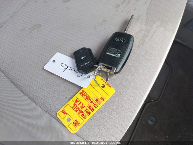 KIA SEDONA LX 2016 KNDMB5C11G6082857 Image 11