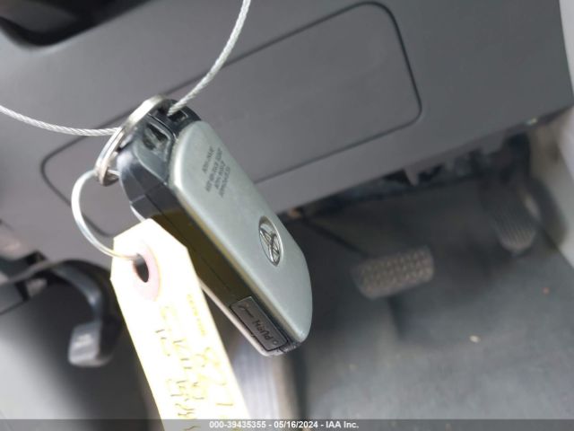 5TDYK3DC6FS635085 Toyota Sienna Xle 8 Passenger
