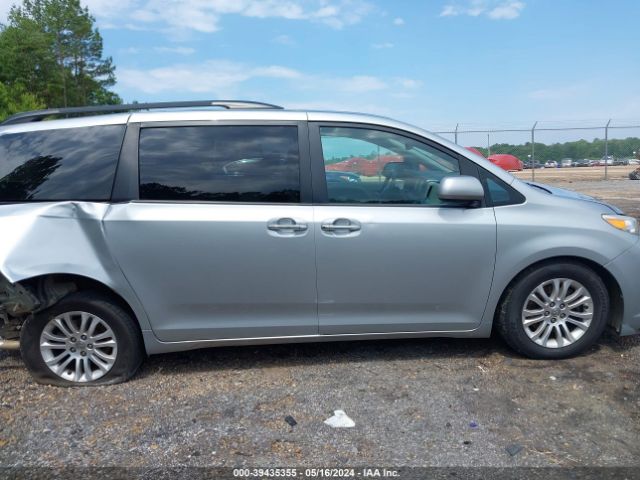 5TDYK3DC6FS635085 Toyota Sienna Xle 8 Passenger