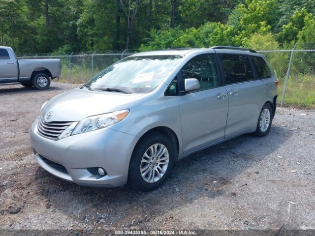 5TDYK3DC6FS635085 Toyota Sienna Xle 8 Passenger