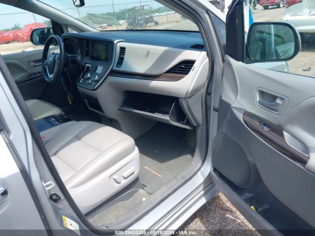 5TDYK3DC6FS635085 Toyota Sienna Xle 8 Passenger