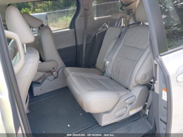 5TDYK3DC6FS635085 Toyota Sienna Xle 8 Passenger