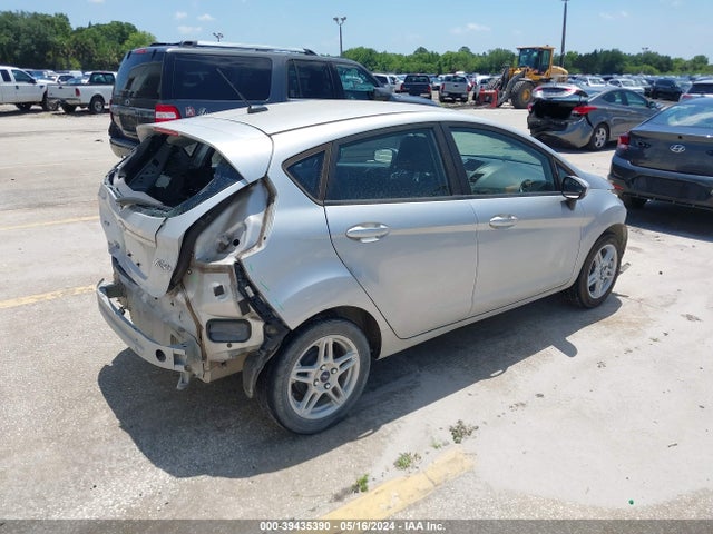 Ford FIESTA SE 2018 3FADP4EJ9JM118896 Image 4