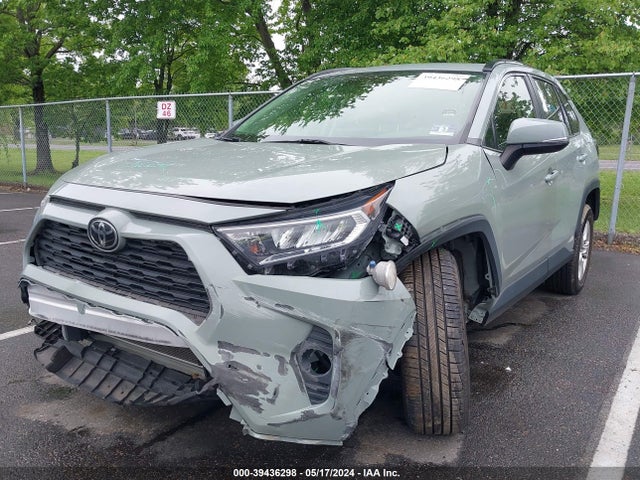 Toyota Rav4 Xle 2019 JTMP1RFV1KD020689 Image 2