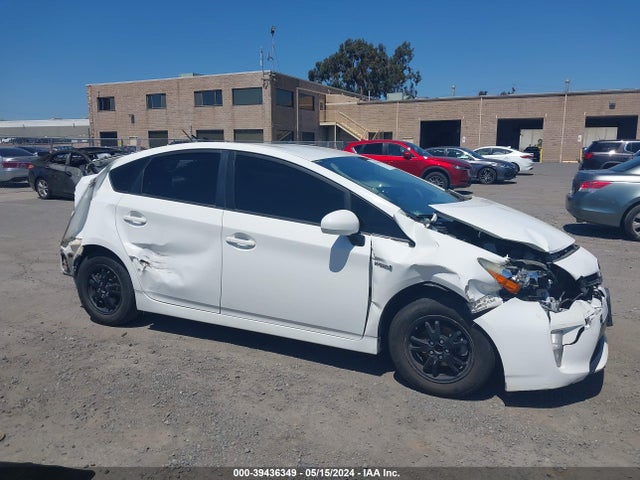 Toyota Prius Three 2014 JTDKN3DU6E1852654 Image 13
