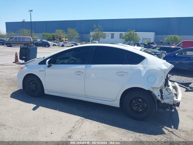 Toyota Prius Three 2014 JTDKN3DU6E1852654 Image 14