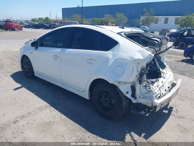 Toyota Prius Three 2014 JTDKN3DU6E1852654 Image 3