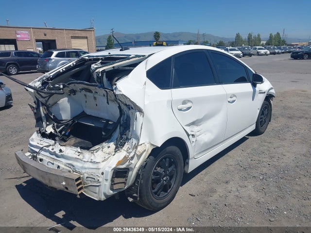 Toyota Prius Three 2014 JTDKN3DU6E1852654 Image 4