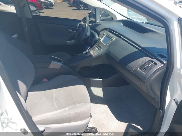 Toyota Prius Three 2014 JTDKN3DU6E1852654 Image 5