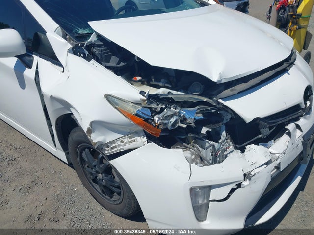 Toyota Prius Three 2014 JTDKN3DU6E1852654 Image 6