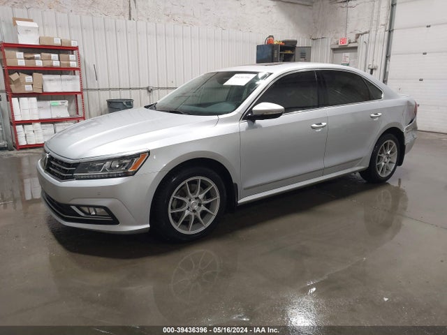 1VWGT7A35HC057504 Volkswagen Passat 1.8t Se