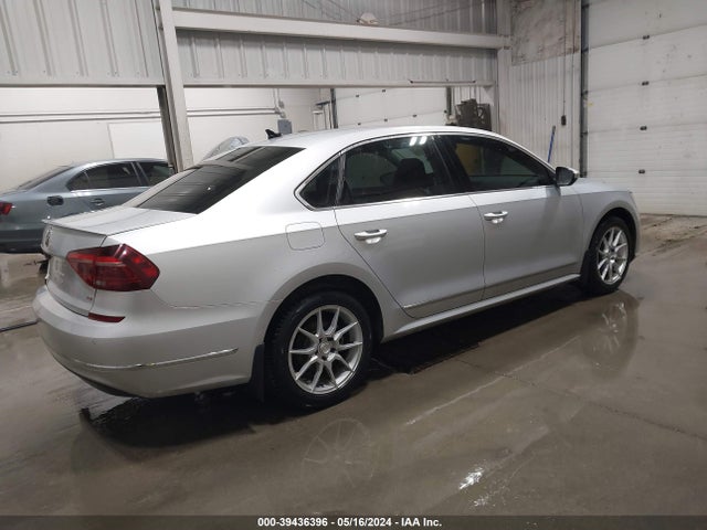 1VWGT7A35HC057504 Volkswagen Passat 1.8t Se