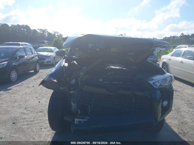 Toyota 4RUNNER SR5 2018 JTEBU5JR8J5508076 Image 11