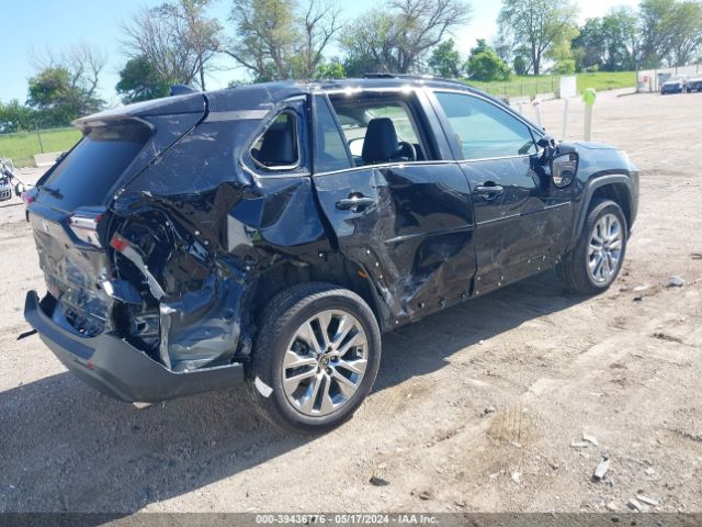 2T3A1RFV7RC413679 Toyota Rav4 Xle Premium