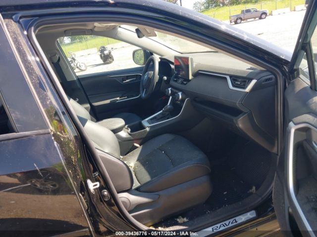 2T3A1RFV7RC413679 Toyota Rav4 Xle Premium