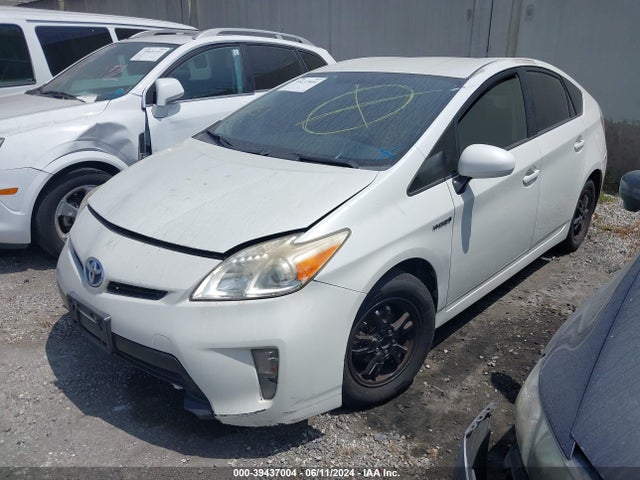 Toyota Prius Two 2015 JTDKN3DU2F0484402 Image 2