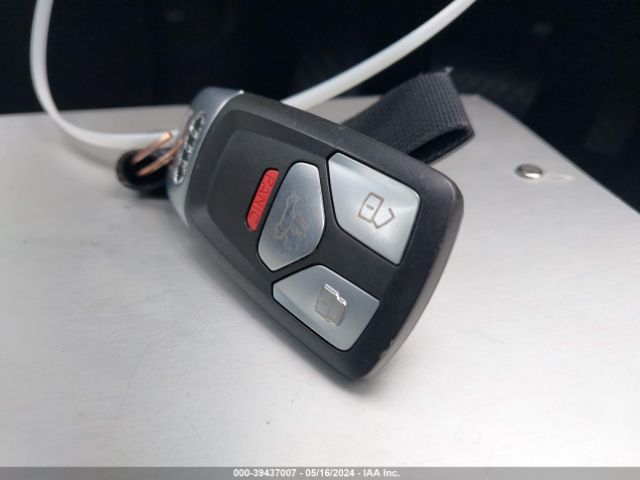 WAUGMAF43KN021785 Audi A4 40 Premium/40 Titanium Premium