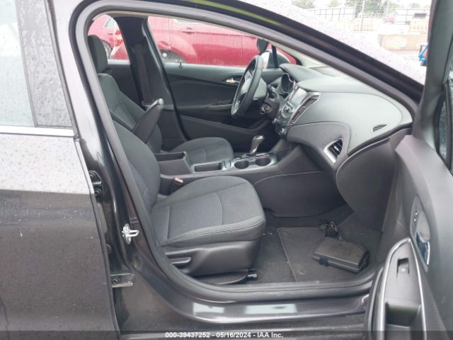 1G1BE5SM3H7109586 Chevrolet Cruze Lt Auto