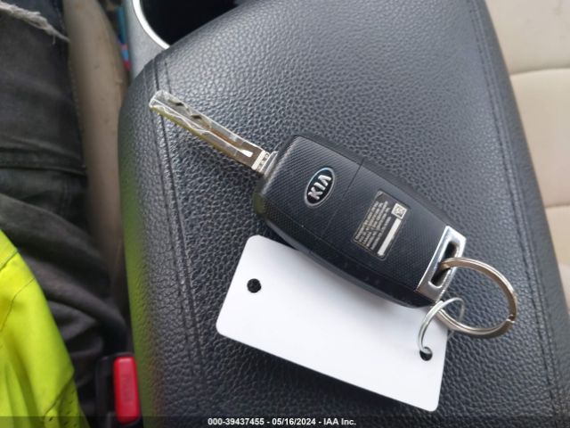 KNAGM4A70F5623634 KIA Optima Lx