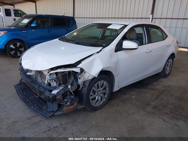 Toyota COROLLA LE 2018 2T1BURHEXJC083414 Image 2
