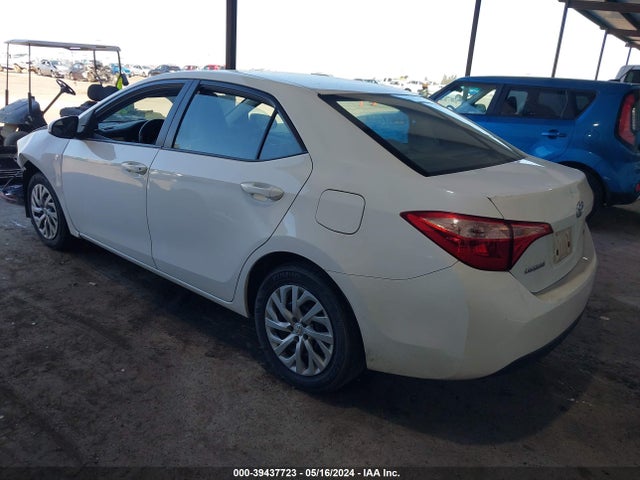 Toyota COROLLA LE 2018 2T1BURHEXJC083414 Image 3