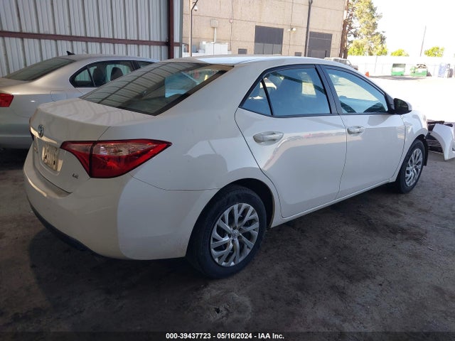 Toyota COROLLA LE 2018 2T1BURHEXJC083414 Image 4