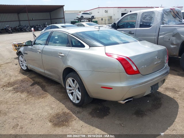 2013 JAGUAR XJ SAJWJ2GD2D8V47906 Photo 2