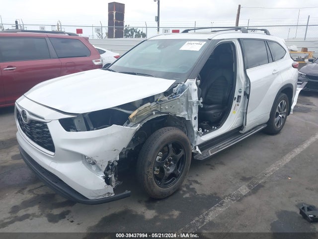 Toyota Highlander Xle 2022 5TDGZRBH0NS211893 Image 2