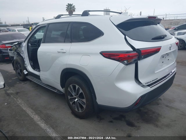 Toyota Highlander Xle 2022 5TDGZRBH0NS211893 Image 3