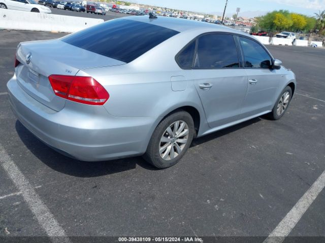 1VWAT7A39EC070483 Volkswagen Passat 1.8t Wolfsburg Edition