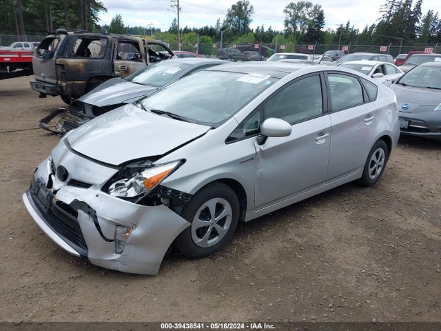 Toyota Prius Three 2014 JTDKN3DU1E1785865 Image 2