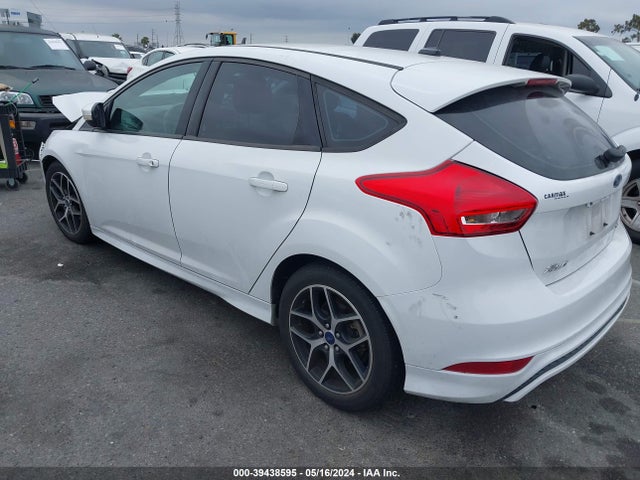 Ford FOCUS SE 2016 1FADP3K24GL372646 Image 3