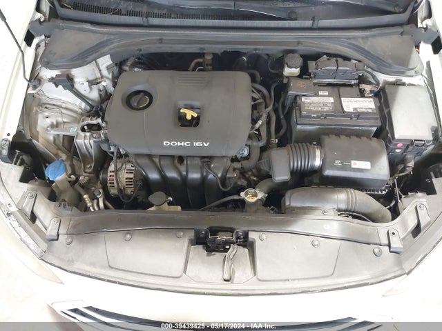 Hyundai ELANTRA SE 2017 5NPD74LF4HH150406 Image 10