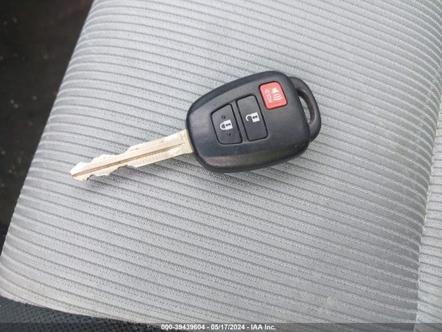 Toyota Prius C Two 2015 JTDKDTB38F1088787 Image 11
