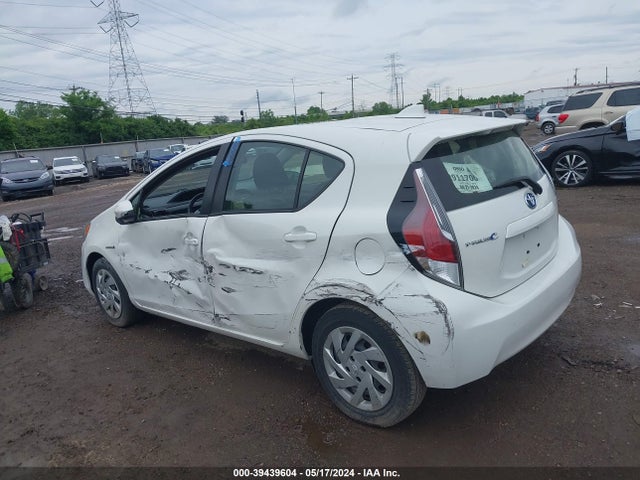 Toyota Prius C Two 2015 JTDKDTB38F1088787 Image 3