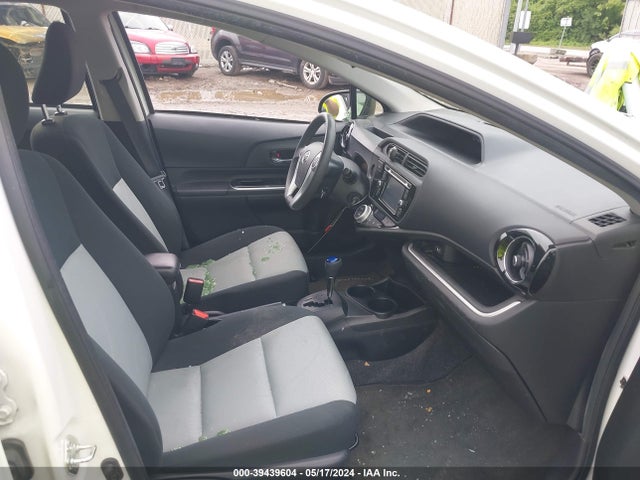 Toyota Prius C Two 2015 JTDKDTB38F1088787 Image 5