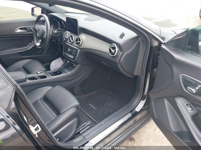 WDDSJ4EB8JN579496 Mercedes-Benz CLA 250