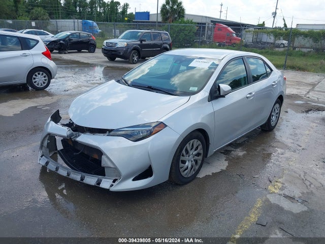 Toyota COROLLA LE 2018 5YFBURHE7JP799574 Image 2