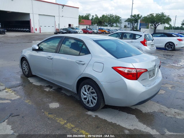 Toyota COROLLA LE 2018 5YFBURHE7JP799574 Image 3