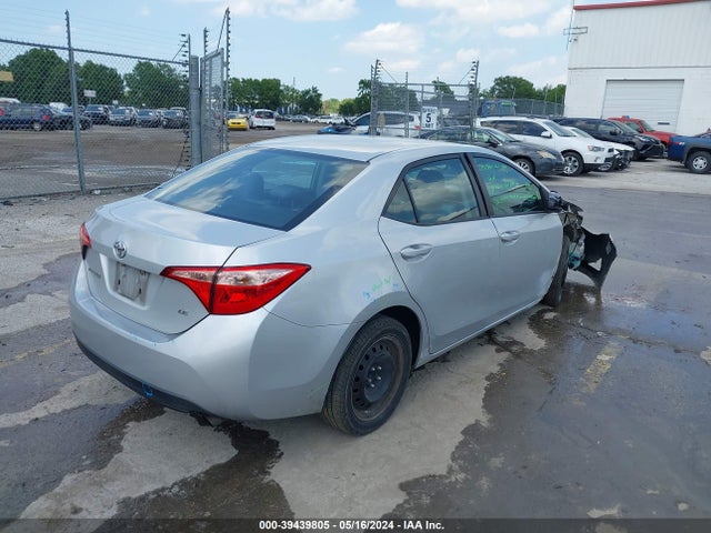 Toyota COROLLA LE 2018 5YFBURHE7JP799574 Image 4