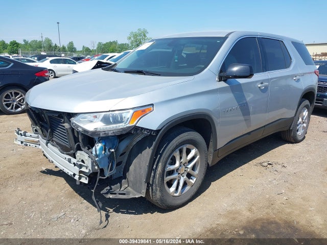 Chevrolet Traverse Ls 2019 1GNERFKWXKJ262998 Image 2