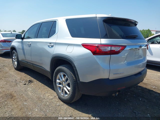 Chevrolet Traverse Ls 2019 1GNERFKWXKJ262998 Image 3