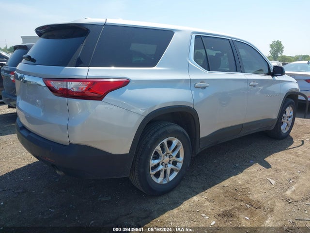 Chevrolet Traverse Ls 2019 1GNERFKWXKJ262998 Image 4