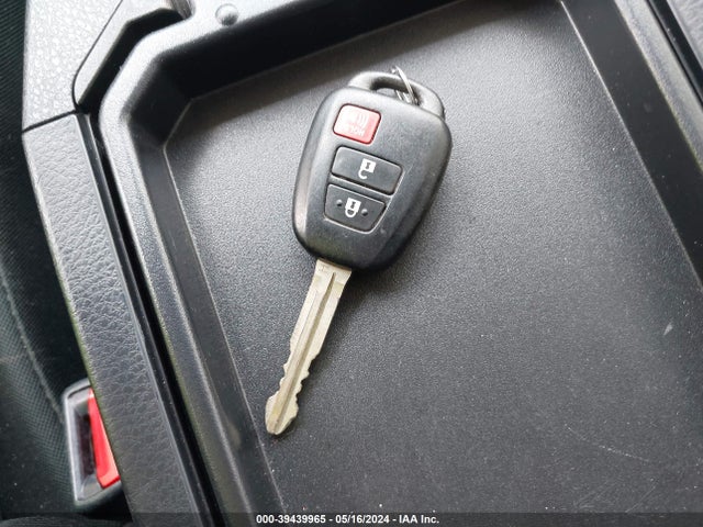 Toyota RAV4 LE 2017 JTMBFREVXHJ159582 Image 11