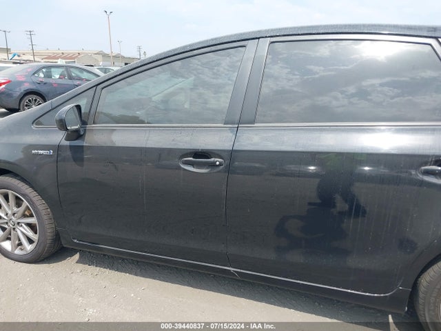 Toyota Prius V Five 2017 JTDZN3EU4HJ070015 Image 14